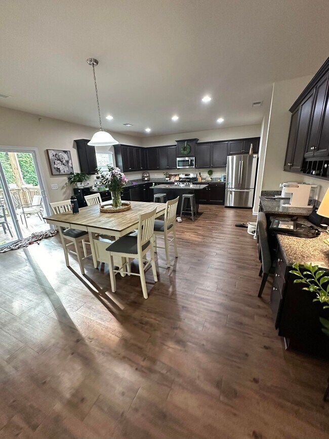 Foto del edificio - 1030 Campbell Ridge Dr