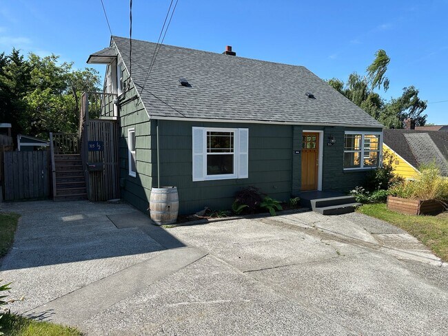 Foto del edificio - Classic Ballard Home with Large Yard and P...