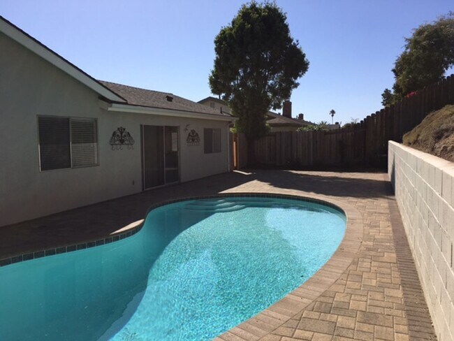 Foto del edificio - Pool Home with Fireplace & 2-Car Garage