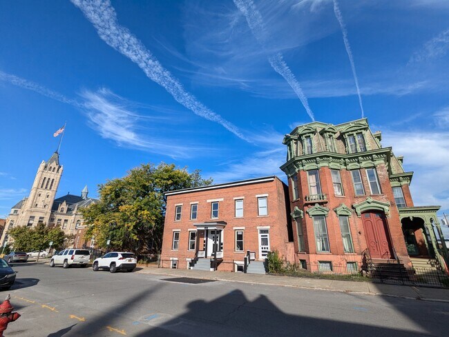 Building Photo - 113 Mohawk St