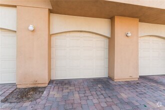 Building Photo - 1705 Hills of Red Dr
