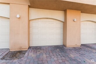 Building Photo - 1705 Hills of Red Dr