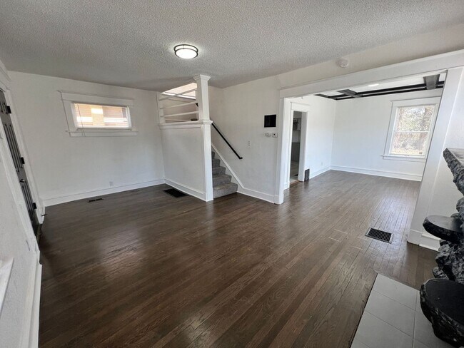 Building Photo - Inviting 3-Bedroom Home with Front Porch Charm