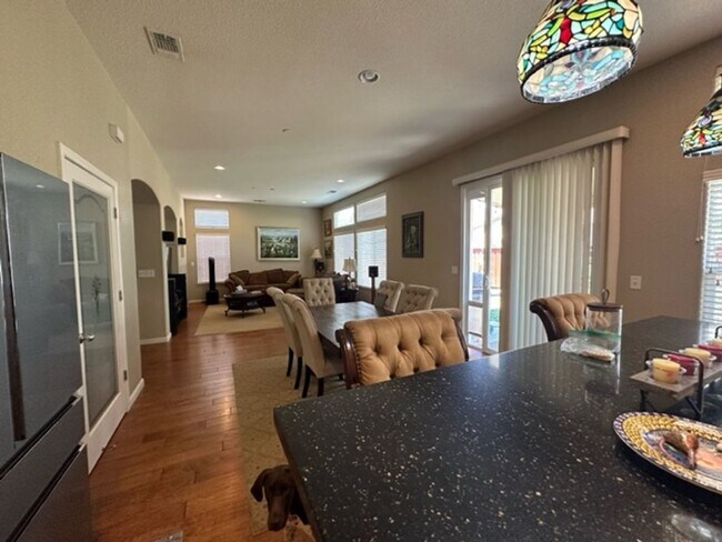 Building Photo - Springlake Home
