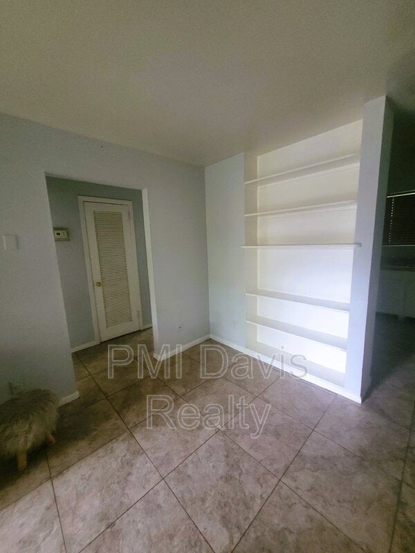 Foto del edificio - 2984 Myra St
