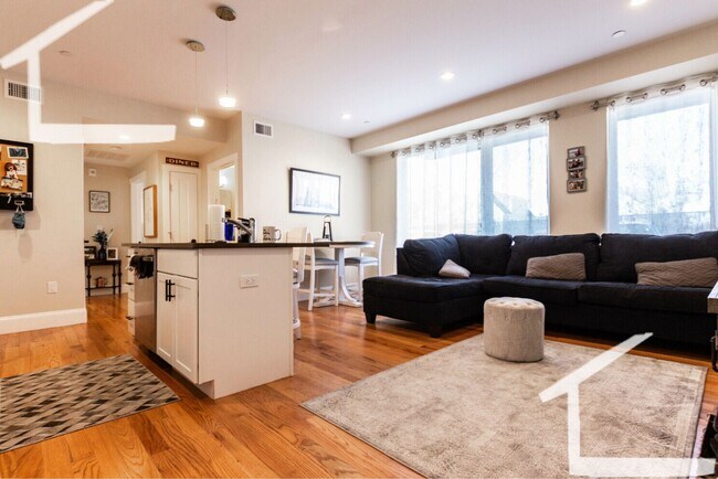 Foto del edificio - 9/1 New construction 3BR/2BA with parking, AC, laundry!