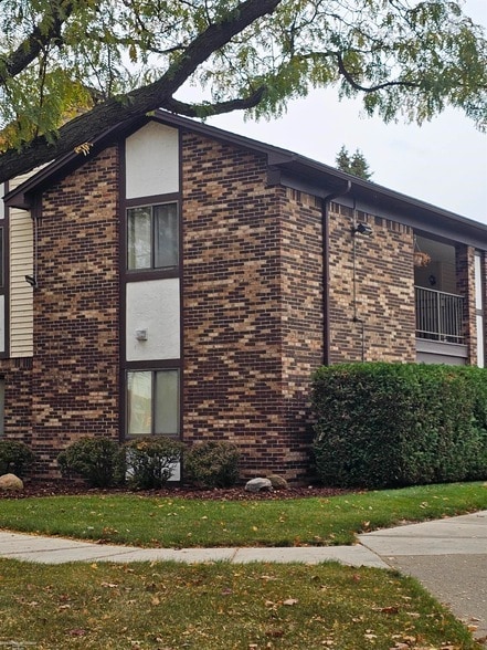 Foto principal - 29936 Utica Rd