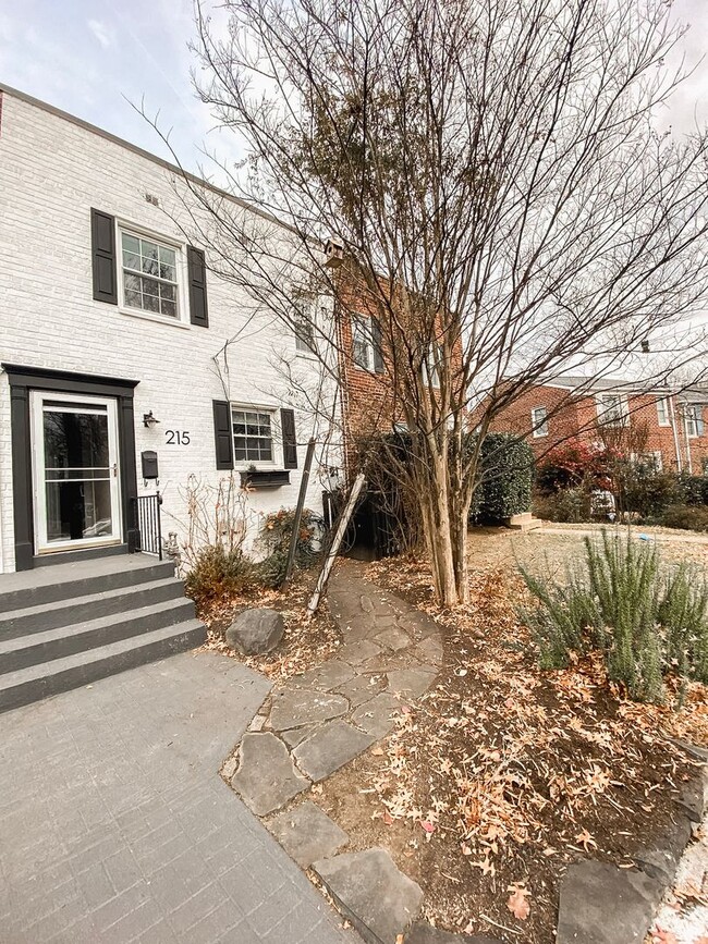 Building Photo - Charming 3 Bedroom, 2 Bath Home in Welcoming Warwick Village