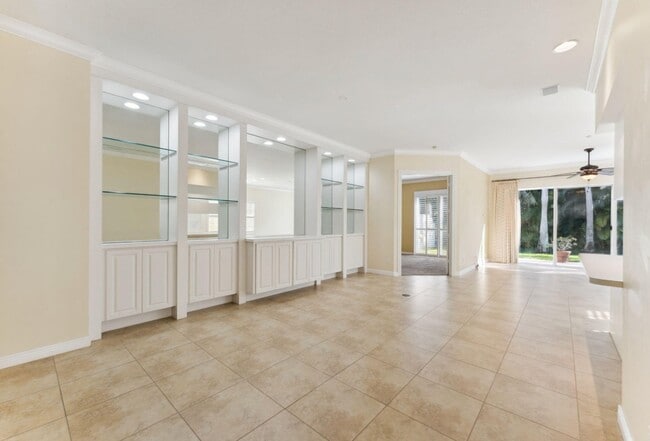 Building Photo - 4655 Hammock Cir