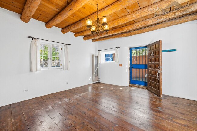 Foto del edificio - Whimsical Historic Eastside Retreat