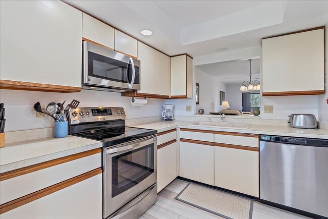 Foto del edificio - 320 Mission Trail N