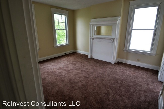 Building Photo - 905 Suire Ave