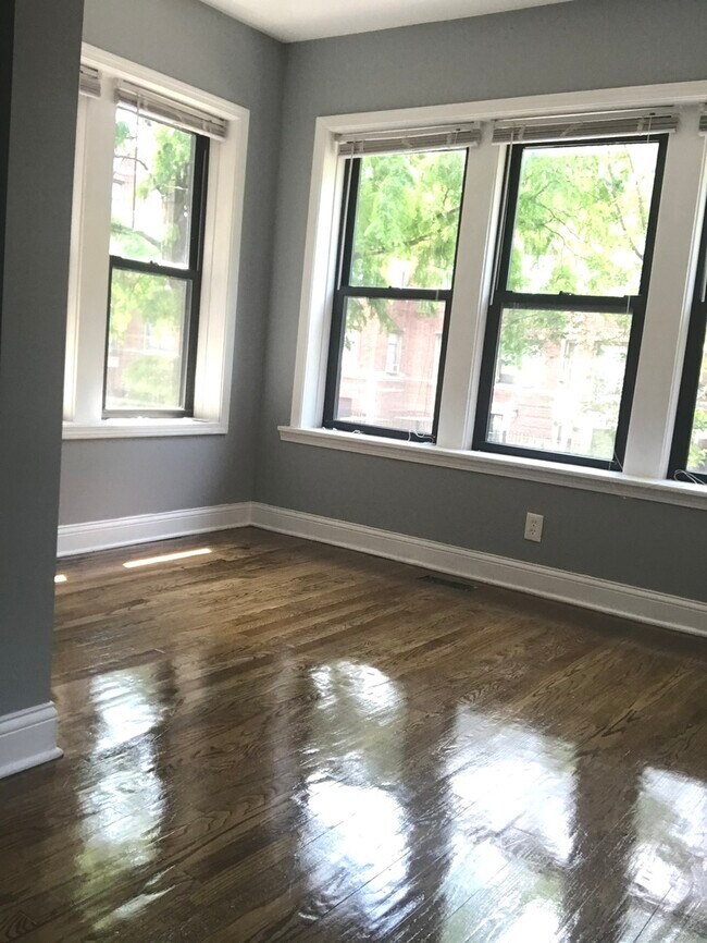 Foto del edificio - 7145 S Ridgeland Ave