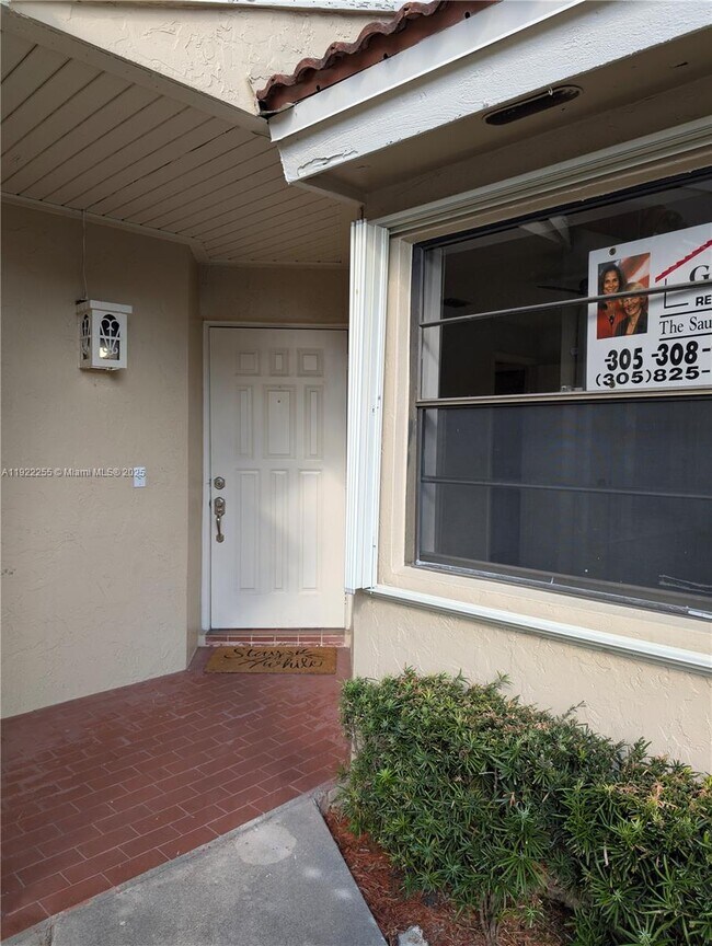 Foto del edificio - 6551 NW 170th Terrace