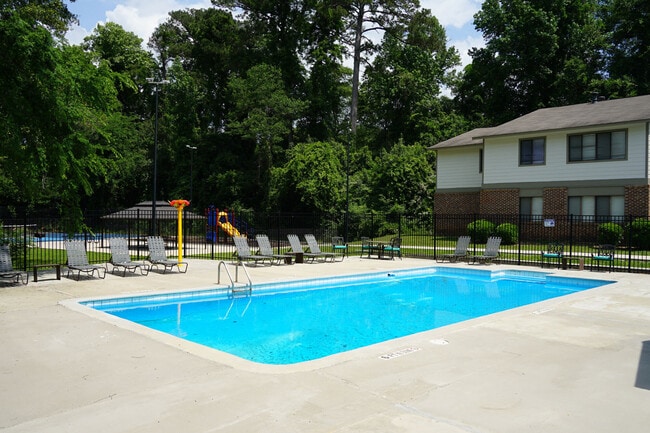 Building Photo - 648 Cross Creek