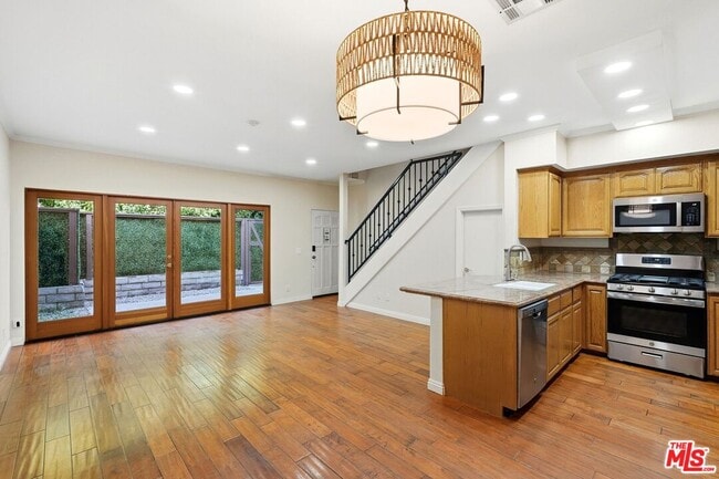 Foto del edificio - 2406 Aviation Blvd