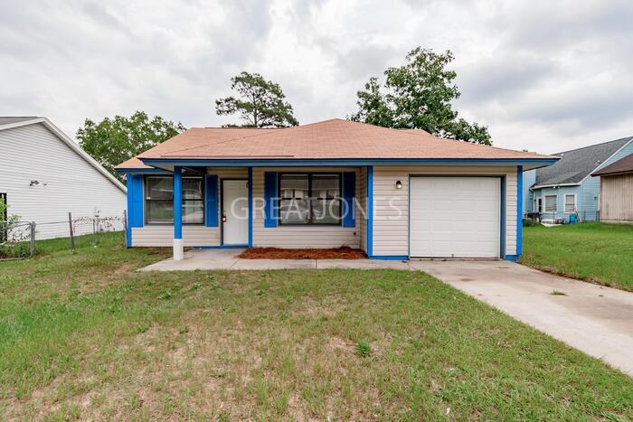 Foto principal - 150 Raintree Ln