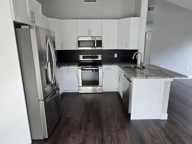 Building Photo - 3848 Berkshire Ct
