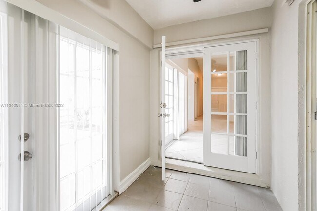 Foto del edificio - 18821 NW 84th Ave