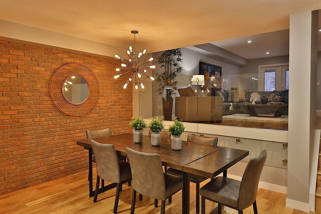 Building Photo - 10154-10103 103 St NW