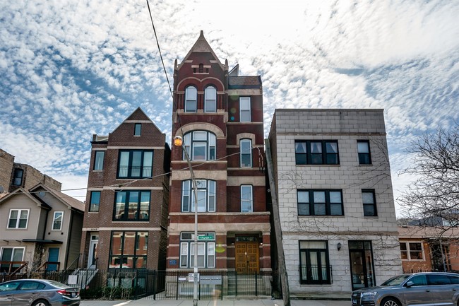 Building Photo - 1347 W Huron St