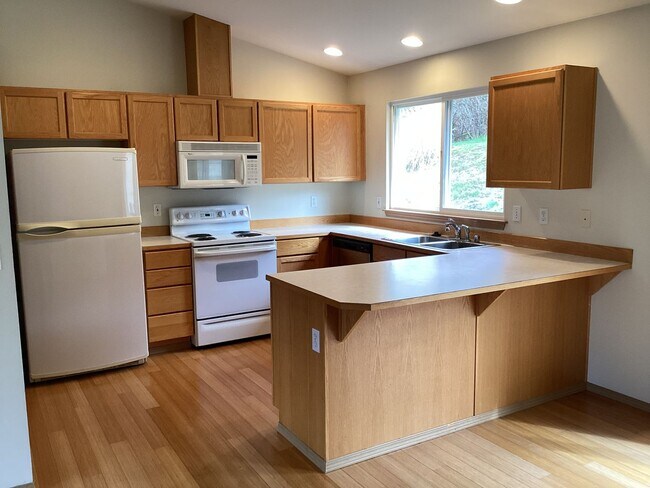 Foto del edificio - Three Bedroom Split Level Home in Lake Ste...