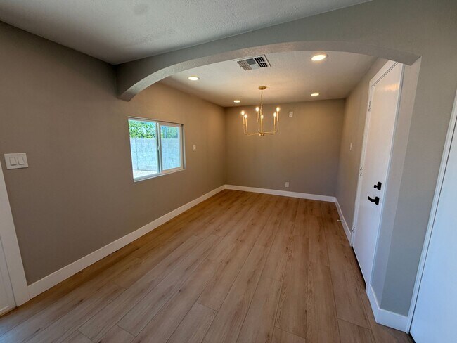 Foto del edificio - Stunning 3 bed / 2 bath remodeled Home in Phoenix with No HOA