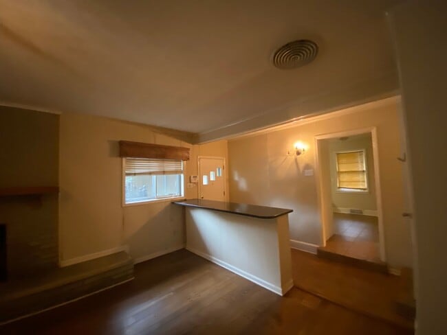 Building Photo - Great location East Memphis 3 bedroom 2 ba...