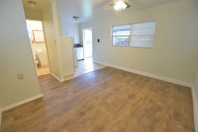 Building Photo - 1212 Jamajo Blvd
