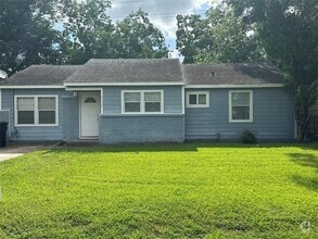 Building Photo - 9329 Chesterfield Dr