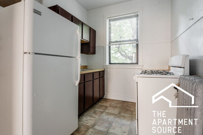 Foto del edificio - 2428 N Sawyer Ave