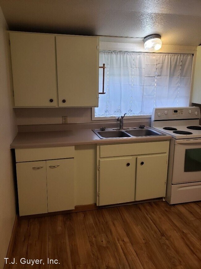Building Photo - 3 br, 1 bath House - 405 Girard Street
