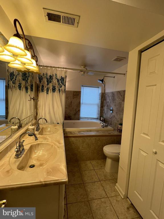 Foto del edificio - 1009 Bayview Overlook