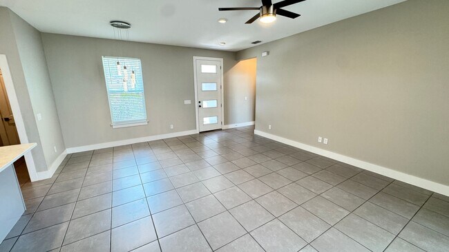 Building Photo - Beautiful 4 Br/2 Ba Home in Poinciana!!