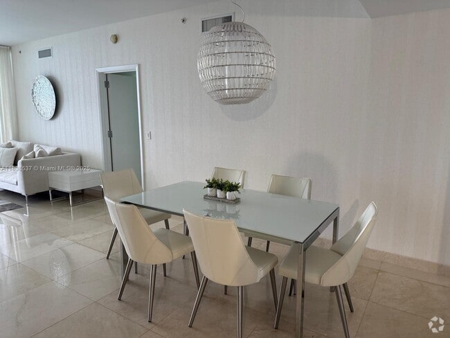 Building Photo - 17121 Collins Ave