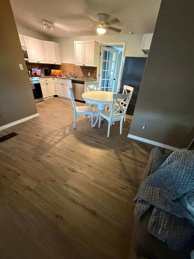 Building Photo - 10495 118th Ave