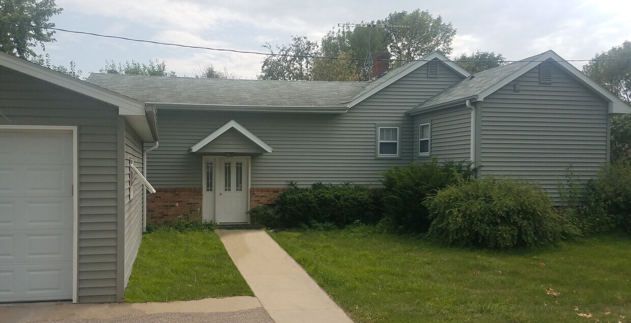 Primary Photo - 616 East St S