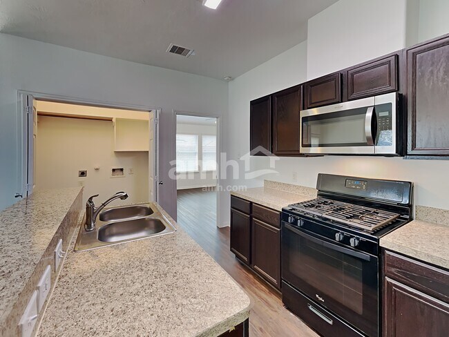 Foto del edificio - 6031 Brenwood Trails Ln