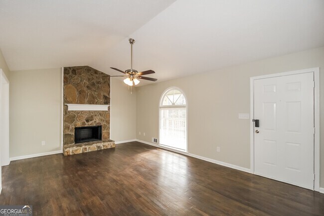 Building Photo - 33 Sweetwater Dr