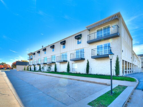 Building Photo - 1110 Sherwood Ln