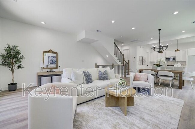 Foto del edificio - 2828 Versailles Oak Ln