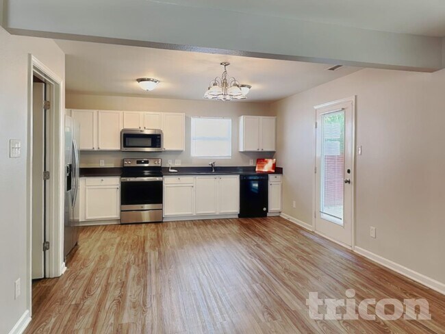 Building Photo - 7242 Fox Point Dr