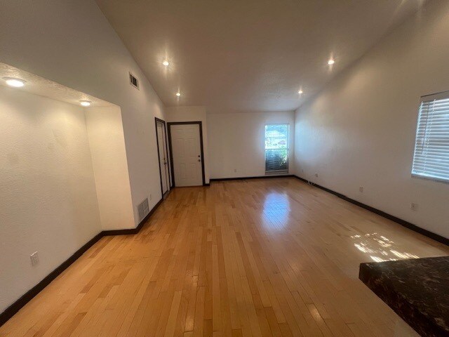 Building Photo - 1342 La Mirada Ct