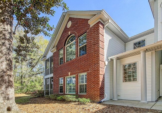 Building Photo - 148 Golfview Ln