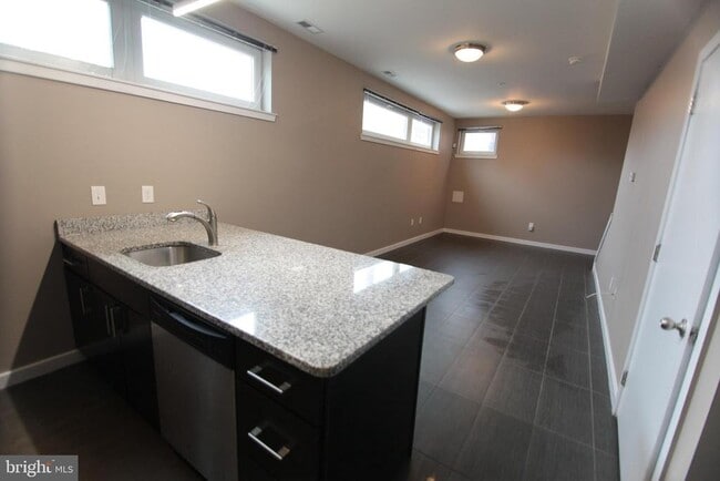 Building Photo - 1856 Willington St