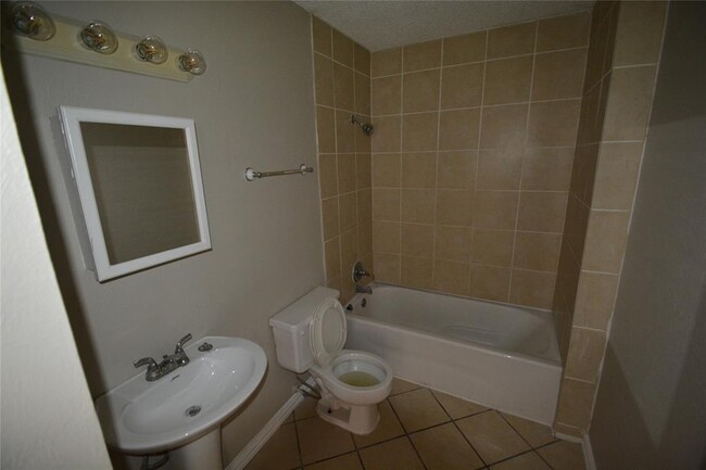 Building Photo - 839 Lakeview Ridge