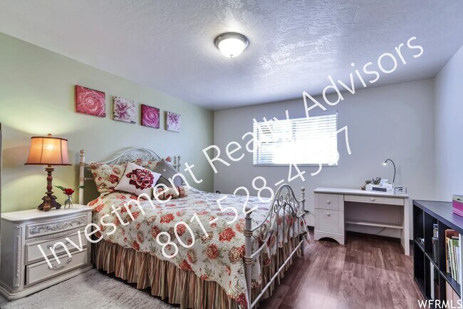 Building Photo - Beautiful Condo in Sandy!