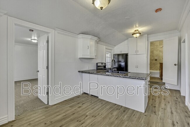 Foto del edificio - 741 E Center St