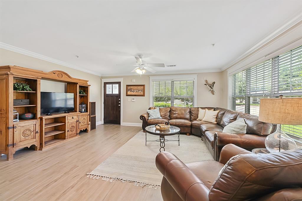 Foto principal - 1725 Harvey Mitchell Pkwy S