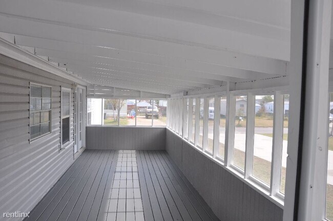 Building Photo - 3 br, 2 bath House - 14939 Angela Dr